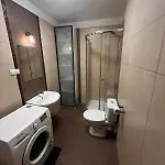 דירה Cozy With Balcony & Parking *