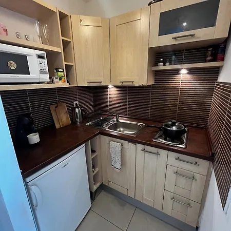 Cozy With Balcony & Parking Apartman