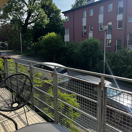 Cozy With Balcony & Parking Apartmán