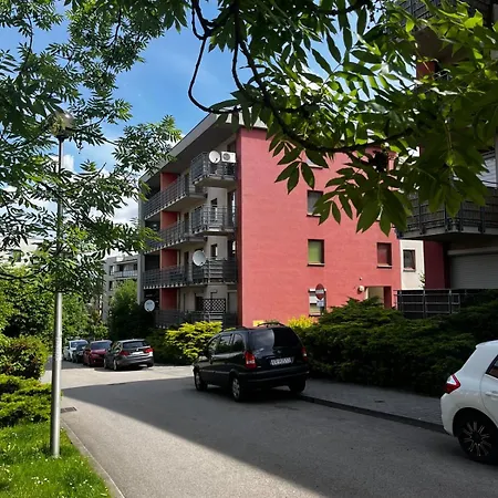 Cozy With Balcony & Parking *