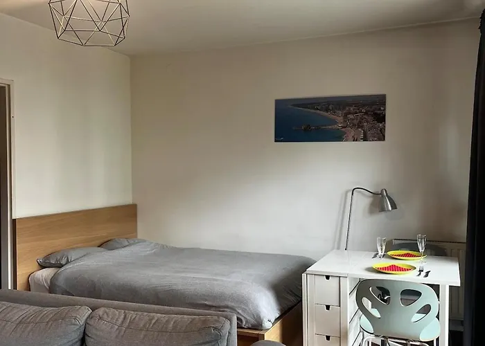 Cozy With Balcony & Parking Apartmán *