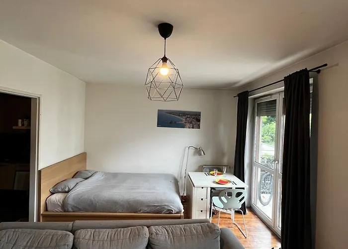 Cozy With Balcony & Parking *