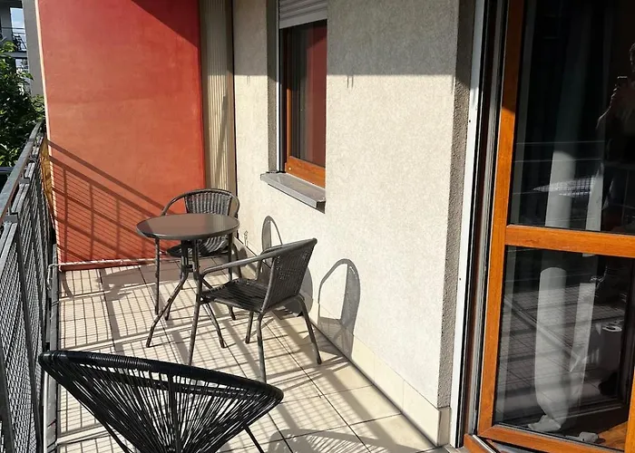 Cozy With Balcony & Parking Apartmán