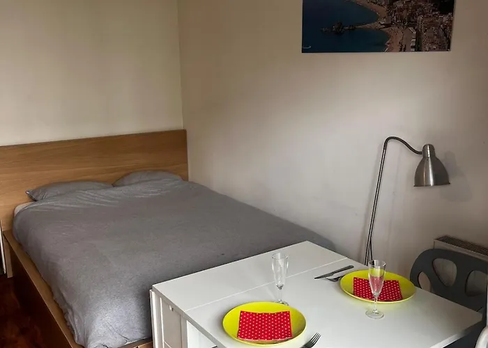 Apartmán Cozy With Balcony & Parking