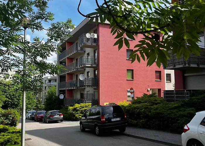 Cozy With Balcony & Parking *