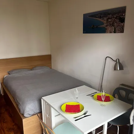 Daire Cozy With Balcony & Parking